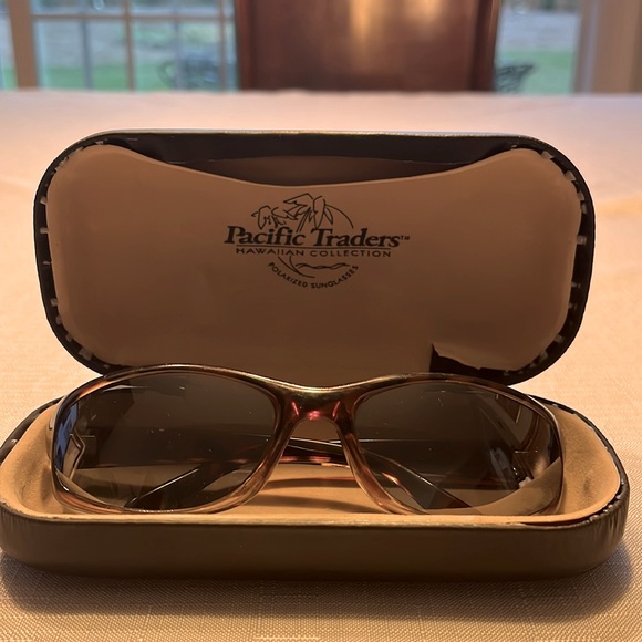 Pacific Traders Hawaiian Collection - Picture 6 of 6